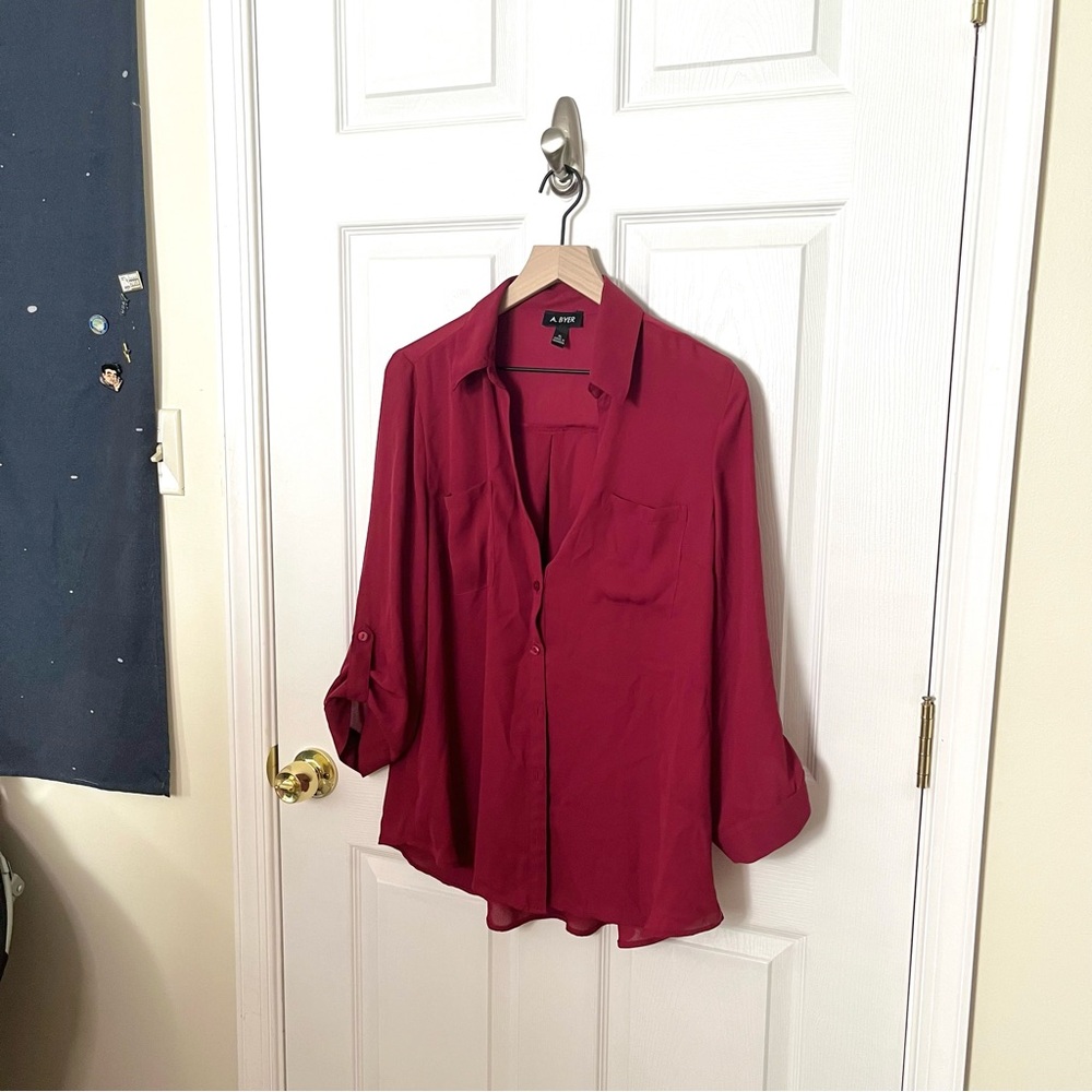 ✧･ﾟred button down shirt